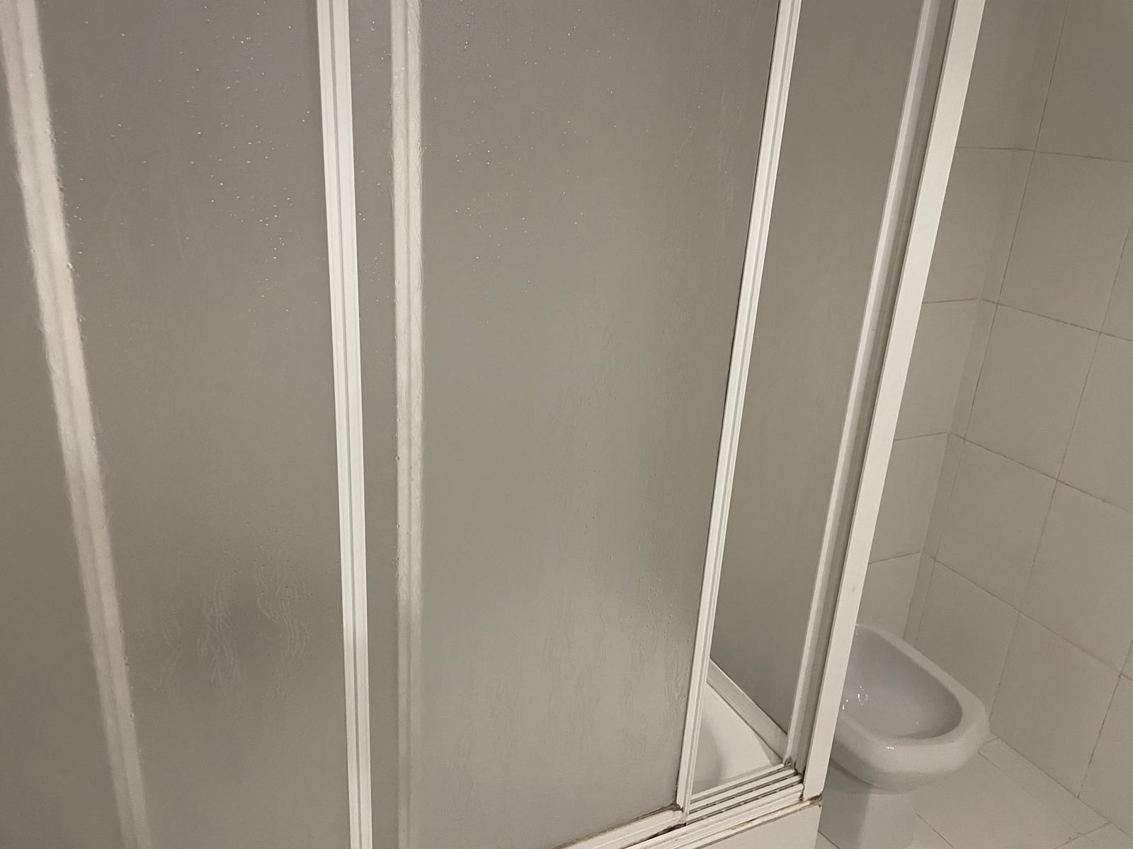 Baño suite antes — mampara bañera