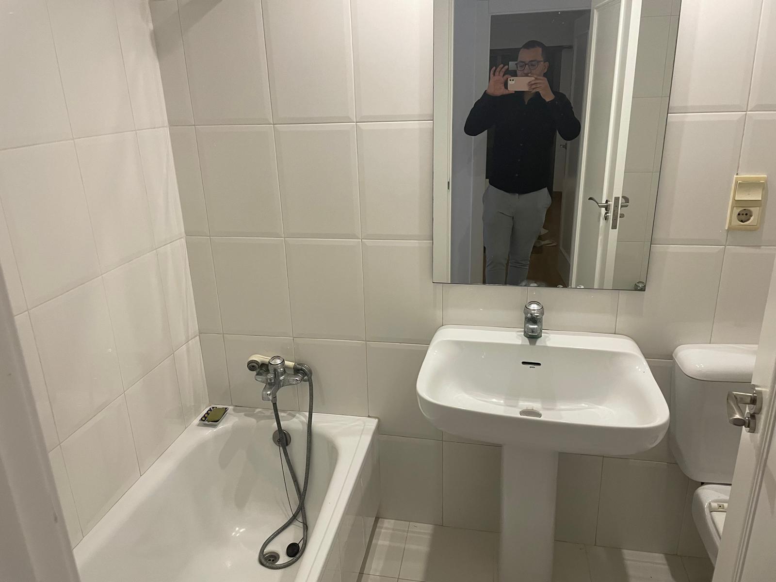 Baño de cortesía antes — vista general