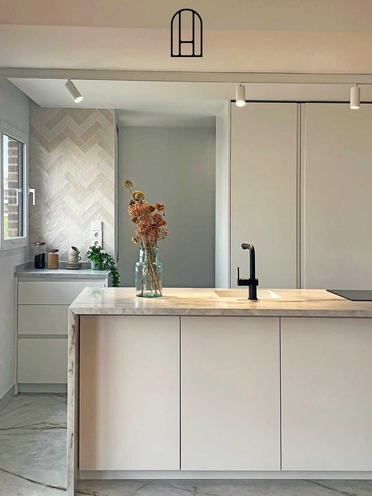 Cocina reformada — detalle de la isla