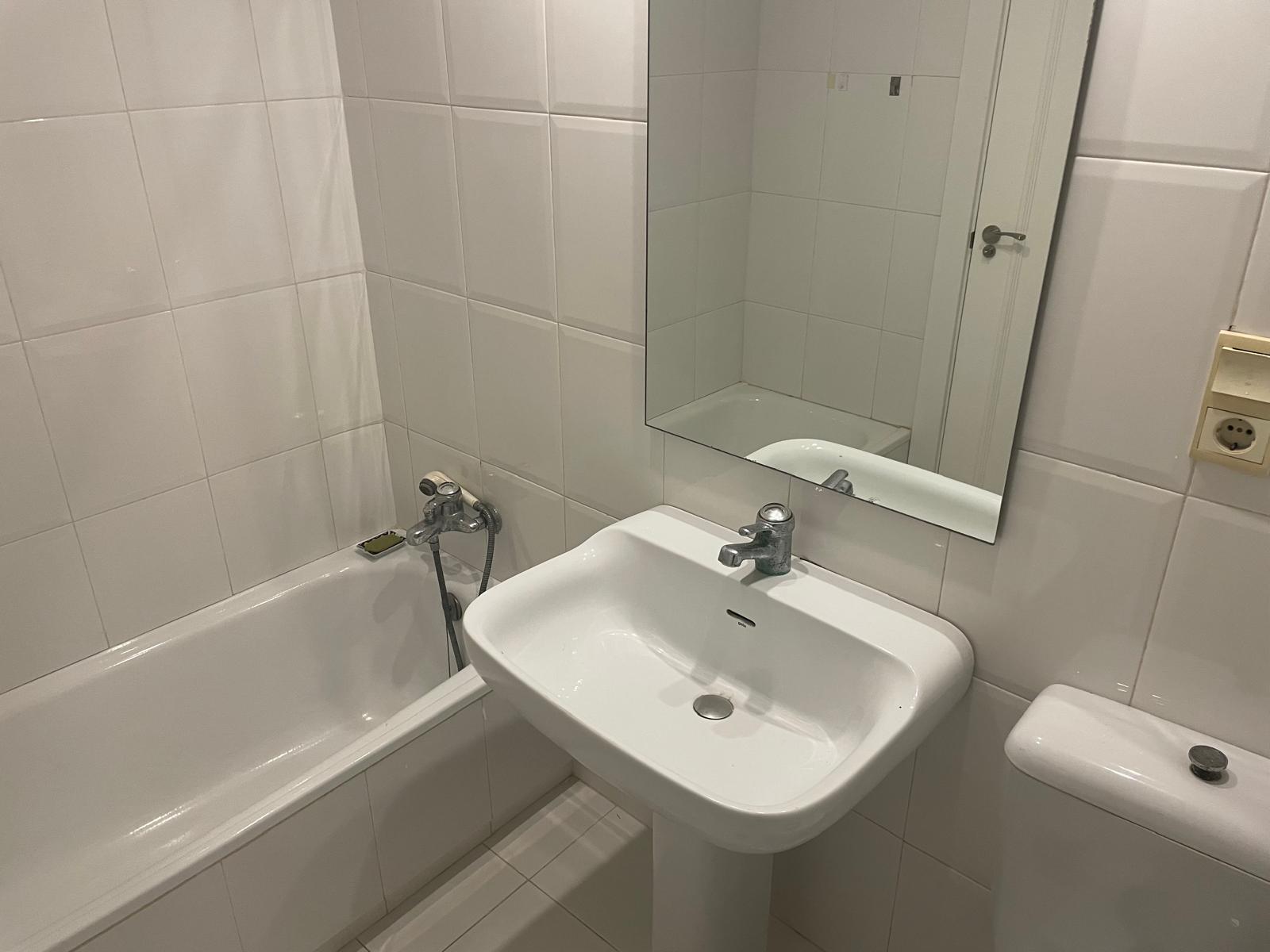 Baño suite antes — vista general