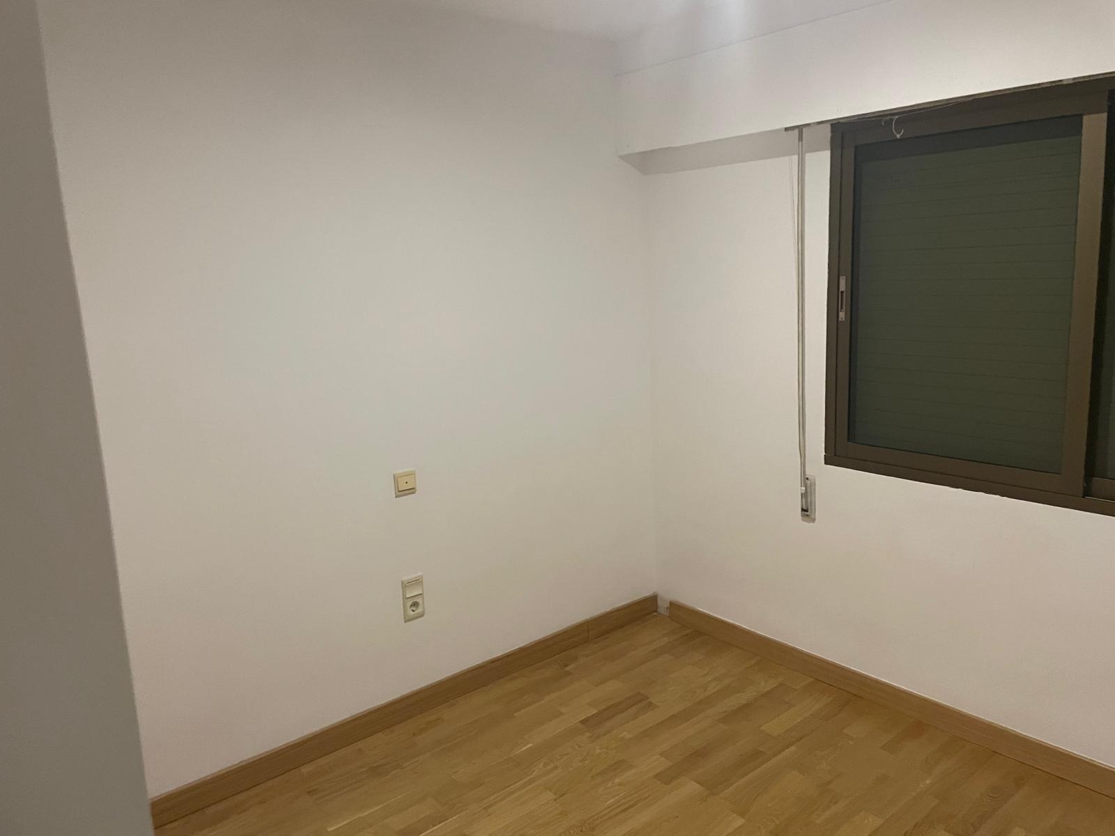 Dormitorio antes — pasillo y puerta