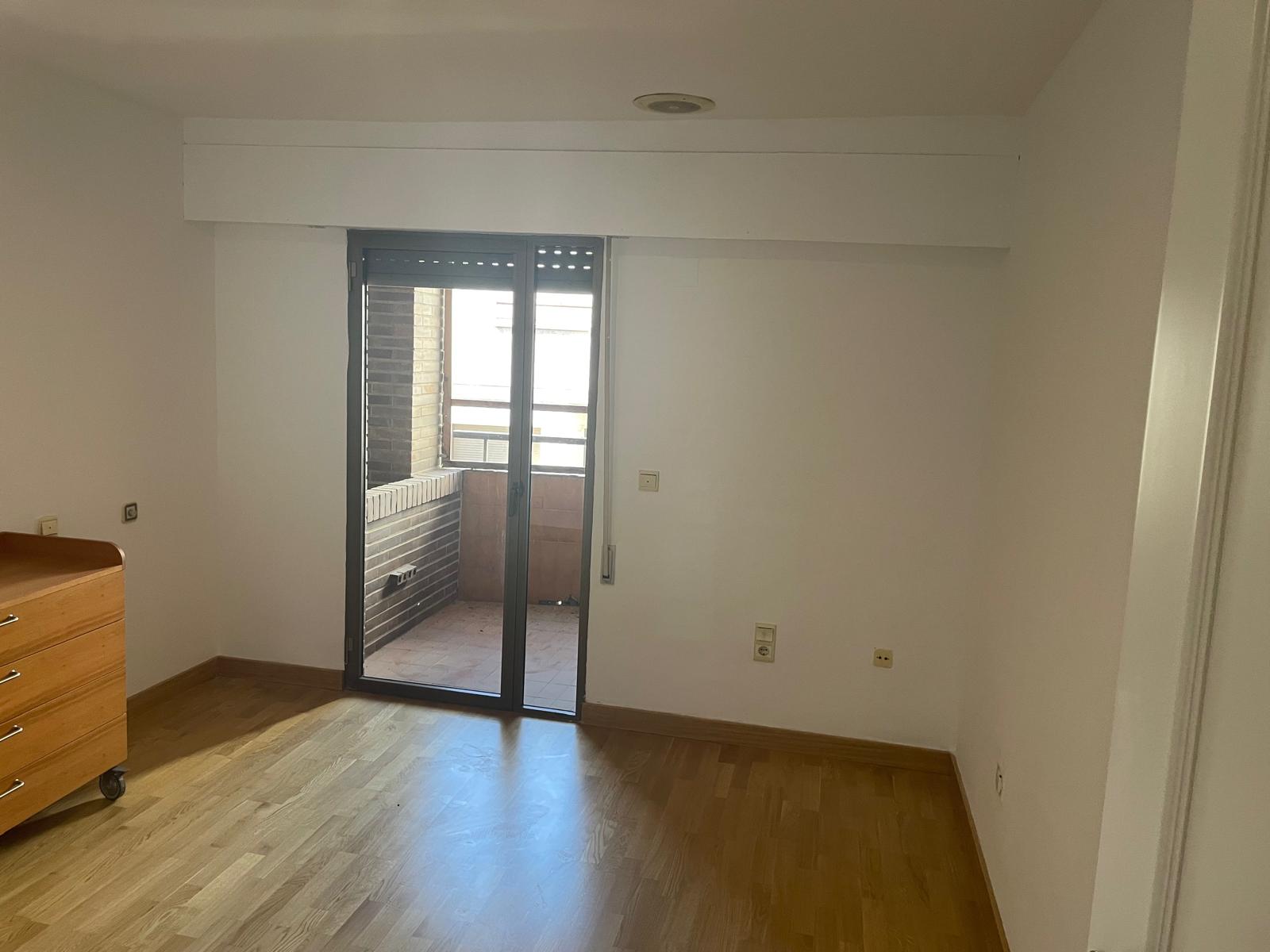 Dormitorio antes — vista balcón